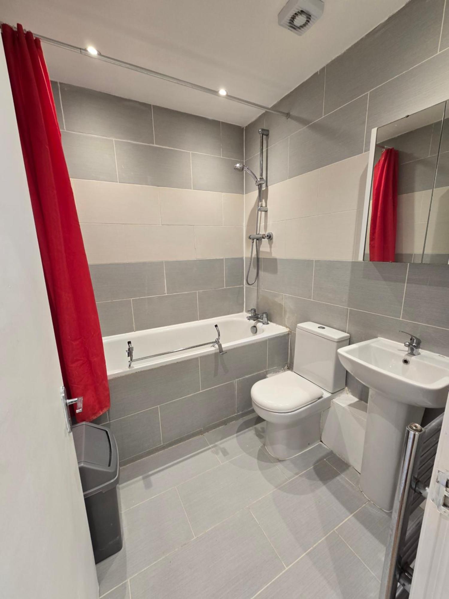 Stylish Flat 10 Mins From Train, Near Emirates & Camden Appartamento *