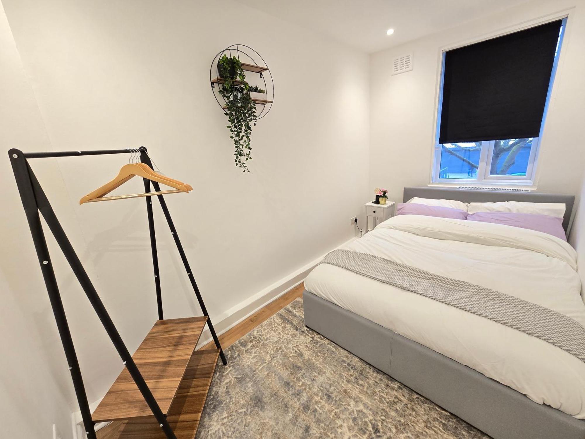 Stylish Flat 10 Mins From Train, Near Emirates & Camden Londra