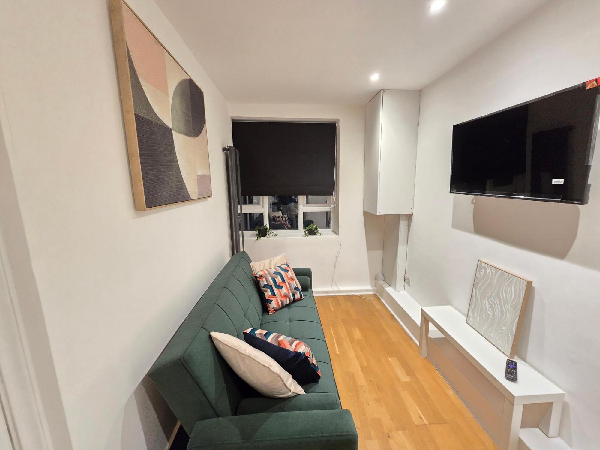 Stylish Flat 10 Mins From Train, Near Emirates & Camden Appartamento Londra